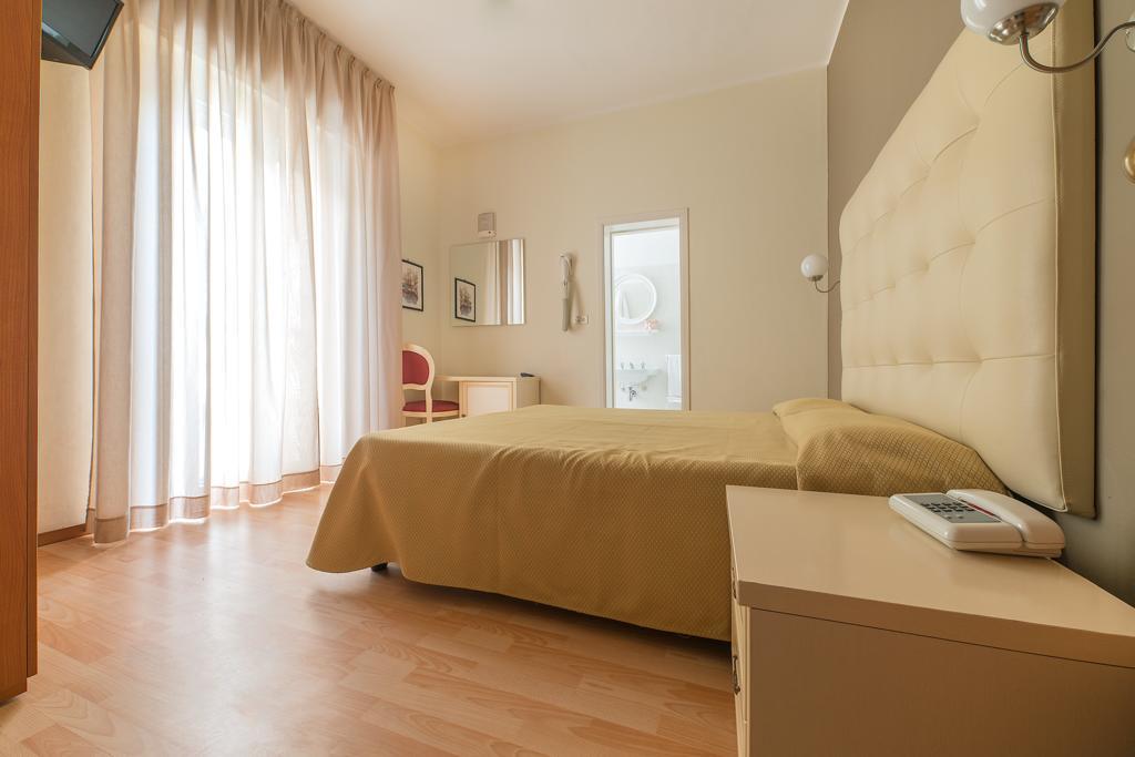 Hotel Belsoggiorno Каттоліка Екстер'єр фото