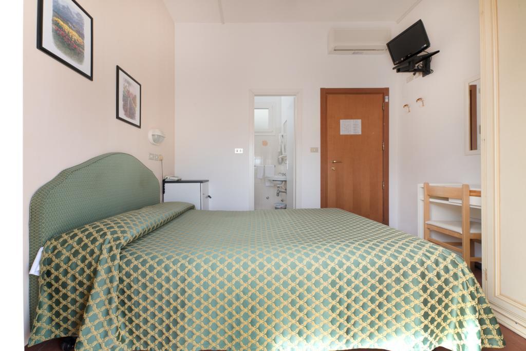 Hotel Belsoggiorno Каттоліка Екстер'єр фото