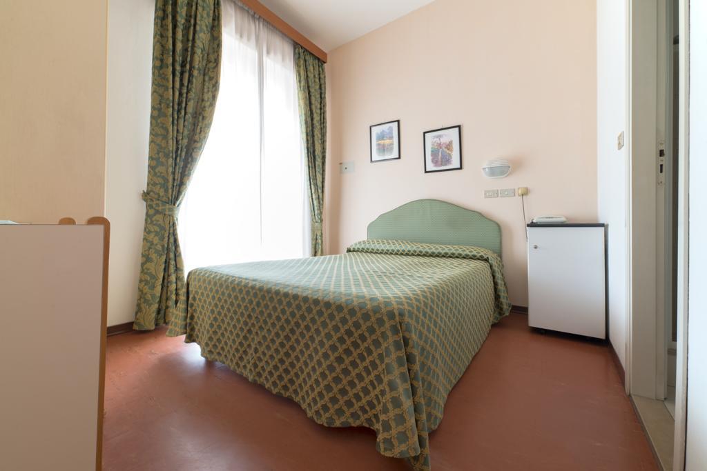 Hotel Belsoggiorno Каттоліка Екстер'єр фото