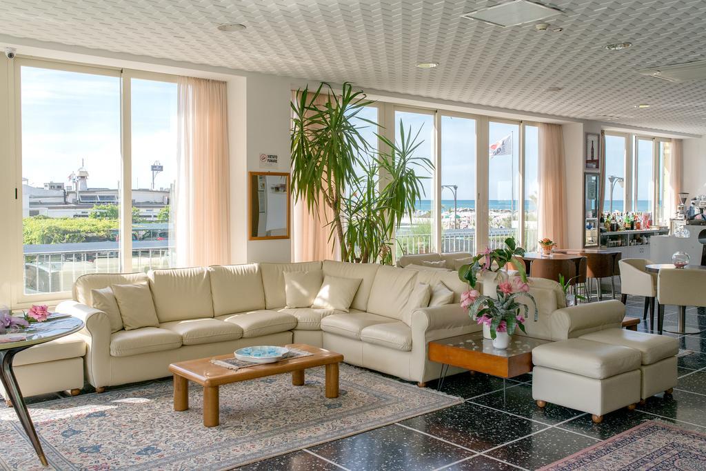 Hotel Belsoggiorno Каттоліка Екстер'єр фото