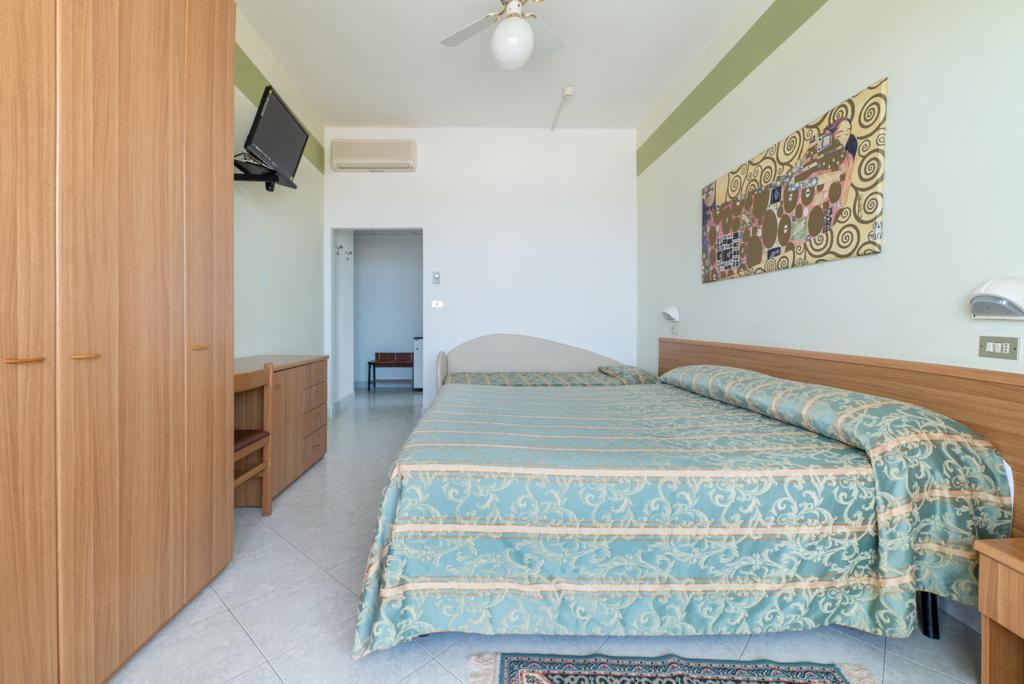 Hotel Belsoggiorno Каттоліка Екстер'єр фото