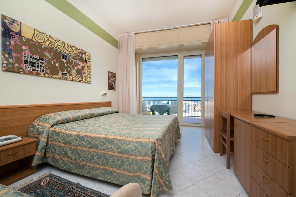 Hotel Belsoggiorno Каттоліка Екстер'єр фото