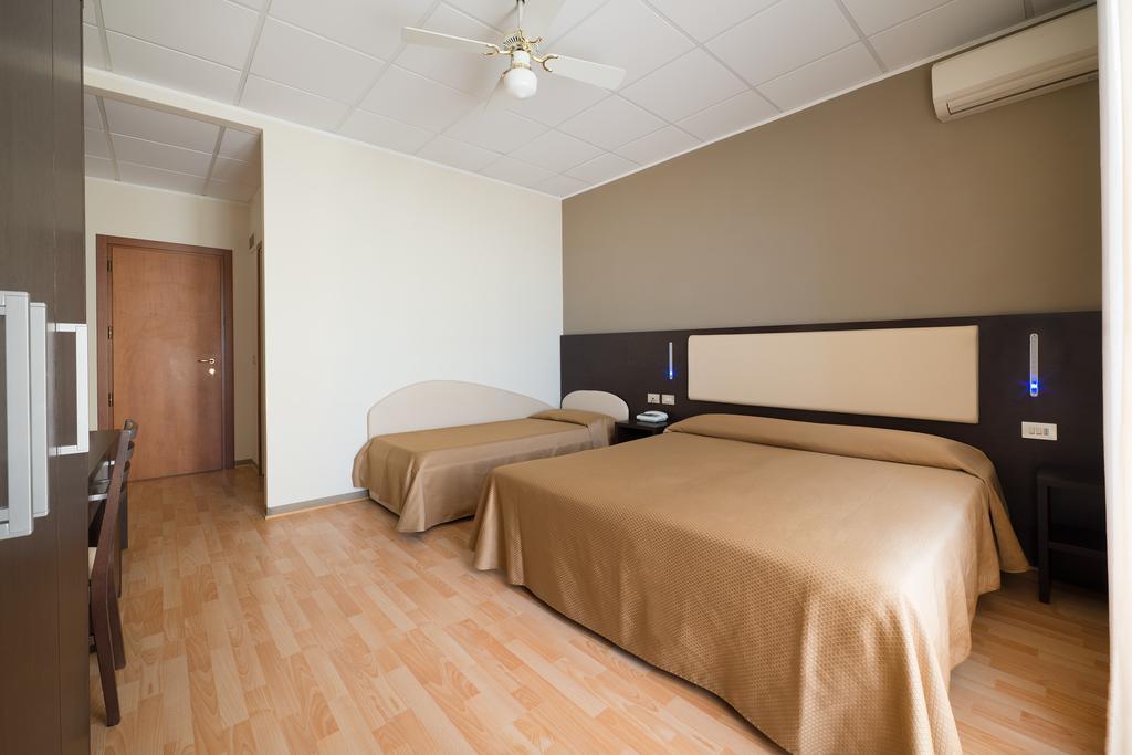 Hotel Belsoggiorno Каттоліка Номер фото