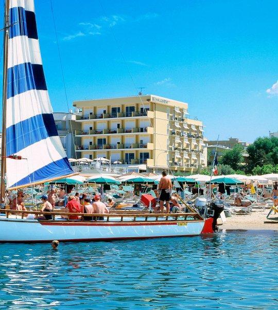 Hotel Belsoggiorno Каттоліка Екстер'єр фото