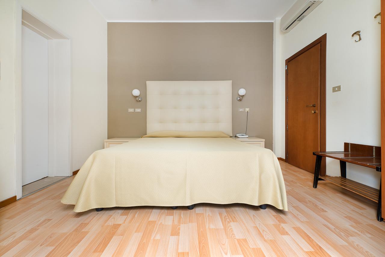 Hotel Belsoggiorno Каттоліка Екстер'єр фото